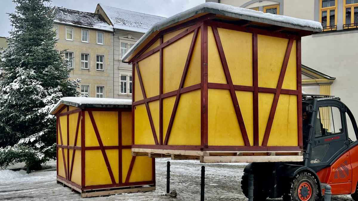 Aufstellung der Weihnachtsmarktbuden