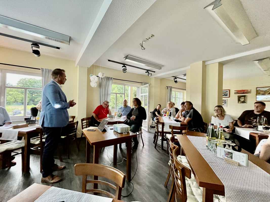 Bürgermeister Michael Kieslich bei der Bürgerbeteiligungsveranstaltung in de Robertsmühle.
